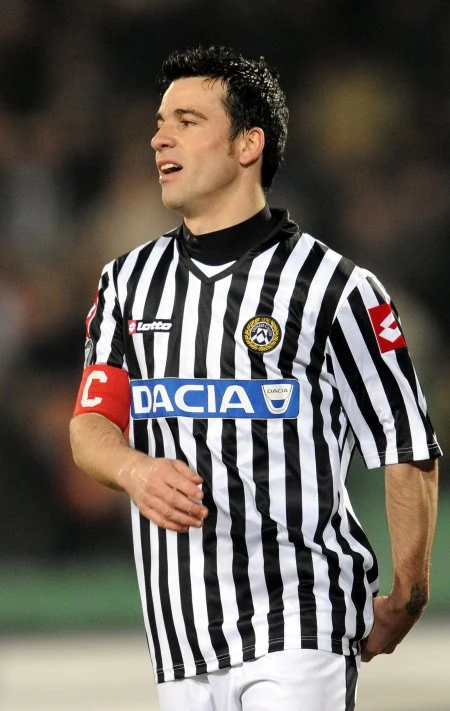 Piłkarze Udinese wygrali w pierwszym meczu 1/8 finału Pucharu UEFA z Zenitem St. Petersburg 2:0 (0:0). Pogromcy Lecha zwycięskie gole strzelili w ostatnich pięciu minutach spotkania.