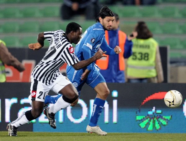 Piłkarze Udinese wygrali w pierwszym meczu 1/8 finału Pucharu UEFA z Zenitem St. Petersburg 2:0 (0:0). Pogromcy Lecha zwycięskie gole strzelili w ostatnich pięciu minutach spotkania.