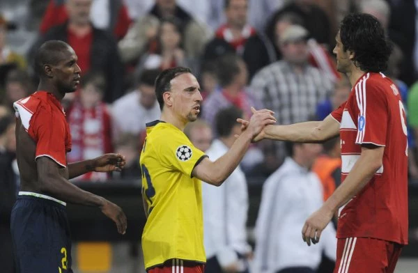 Franck Ribery (z lewej) już przymierza koszulkę Barcelony. Francuz nie kryje, że latem chciałby trafić na Camp Nou.