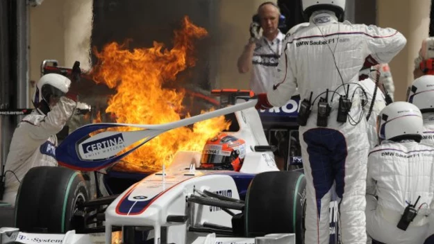 Robert Kubica zajął 13. miejsce w kwalifikacjach do GP Bahrajnu. Podczas tankowania Robert przeżył chwile grozy, kiedy jego bolid stanął w płomieniach!