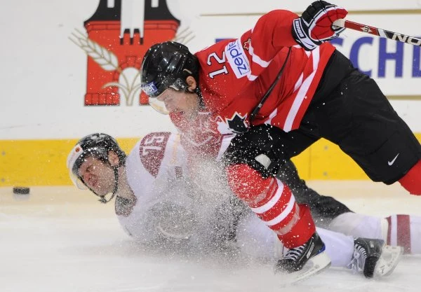 Ćwierćfinał hokejowych MŚ: Kanada - Łotwa 4:2 (0:0, 3:1, 1:1) Ćwierćfinał hokejowych MŚ: Kanada - Łotwa 4:2 (0:0, 3:1, 1:1)