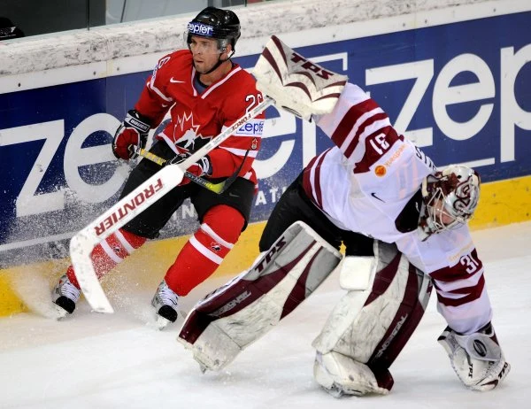 Ćwierćfinał hokejowych MŚ: Kanada - Łotwa 4:2 (0:0, 3:1, 1:1) Ćwierćfinał hokejowych MŚ: Kanada - Łotwa 4:2 (0:0, 3:1, 1:1)