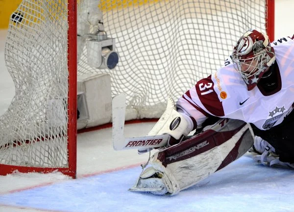 Ćwierćfinał hokejowych MŚ: Kanada - Łotwa 4:2 (0:0, 3:1, 1:1) Ćwierćfinał hokejowych MŚ: Kanada - Łotwa 4:2 (0:0, 3:1, 1:1)