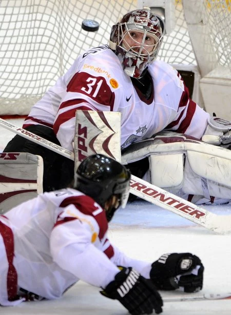 Ćwierćfinał hokejowych MŚ: Kanada - Łotwa 4:2 (0:0, 3:1, 1:1) Ćwierćfinał hokejowych MŚ: Kanada - Łotwa 4:2 (0:0, 3:1, 1:1)