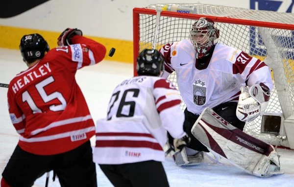 Ćwierćfinał hokejowych MŚ: Kanada - Łotwa 4:2 (0:0, 3:1, 1:1) Ćwierćfinał hokejowych MŚ: Kanada - Łotwa 4:2 (0:0, 3:1, 1:1)