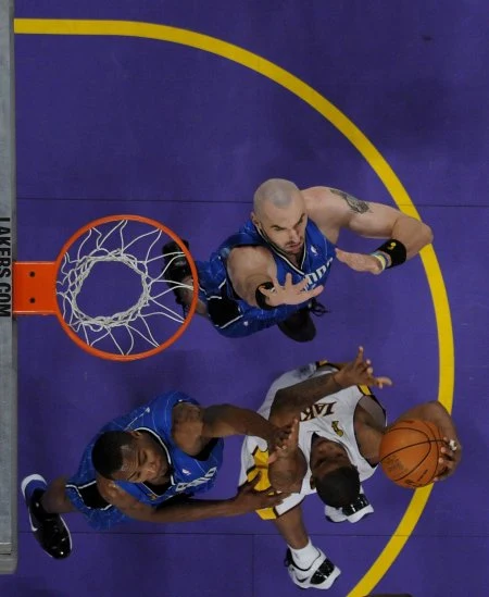 Marcin Gortat w obronie.