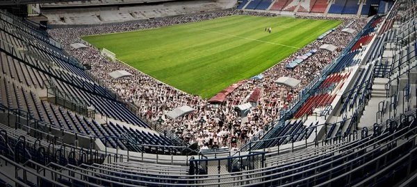 Po likwidacji Bazaru Europa na Stadionie X-lecia w Warszawie, można wezwać kupców do Krakowa i reaktywować stare, związane z Sukiennicami tradycje. Wizualizacja: Rafał Barnaś, Unique Vision Studio