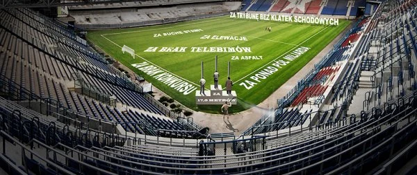Nasz Czytelnik, "Kokrys" proponuje wystawienie podium, na którym winowajcy tak "sprawnej" i "udanej" budowy stadionu zostaliby rozliczeni. Jesteśmy jednak przeciwnikami wymierzania kar cielesnych.  Wizualizacja: Rafał Barnaś, Unique Vision Studio
