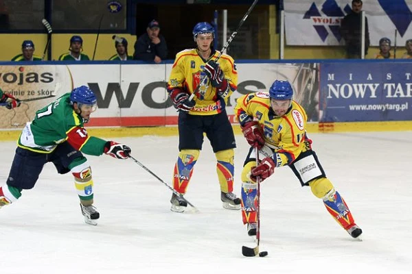 Przy krążku Jarosław Różański