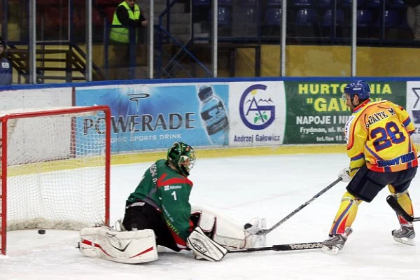 Milan Baranyk strzela gola na 3-2 dla Podhala. Milan Baranyk strzela gola na 3-2 dla Podhala.