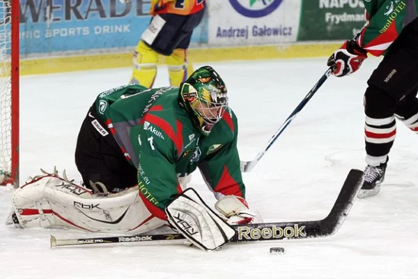 Bramkarz Naprzodu Michał Elżbieciak był bohaterem meczu. Bramkarz Naprzodu Michał Elżbieciak był bohaterem meczu.