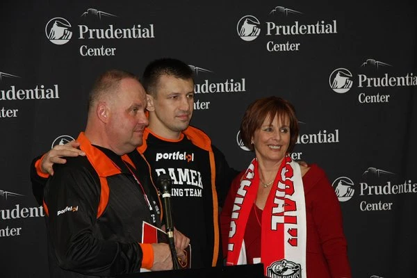 Tomasz Adamek z Zyggym Rozalskym i Kathy Duvą. Fot. Mike Gładysz.