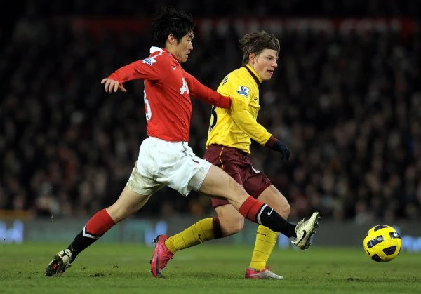 17. kolejka Premier League: Manchester United - Arsenal Londyn 1-0 (1-0). W bramce "Kanonierów" wystąpił Wojciech Szczęsny dla którego był to debiut w Premier League.