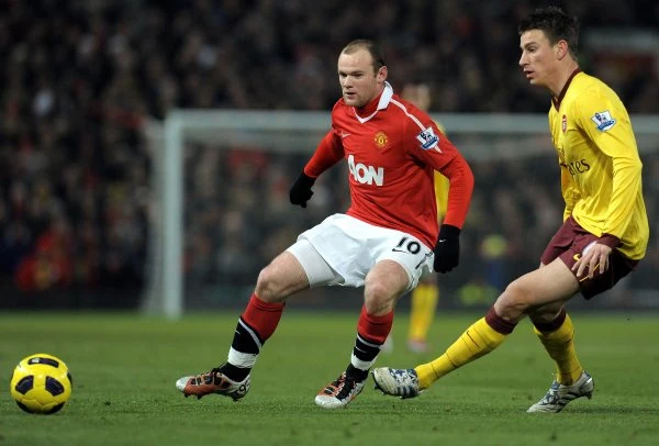17. kolejka Premier League: Manchester United - Arsenal Londyn 1-0 (1-0). W bramce "Kanonierów" wystąpił Wojciech Szczęsny dla którego był to debiut w Premier League.