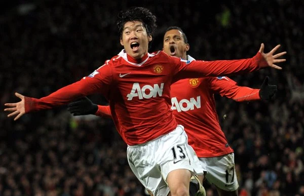 17. kolejka Premier League: Manchester United - Arsenal Londyn 1-0 (1-0). W bramce "Kanonierów" wystąpił Wojciech Szczęsny dla którego był to debiut w Premier League.