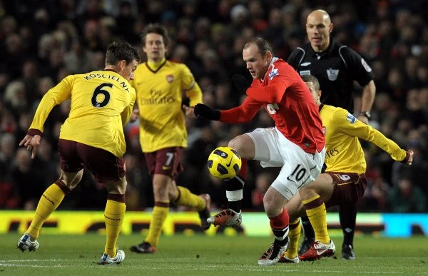 17. kolejka Premier League: Manchester United - Arsenal Londyn 1-0 (1-0). W bramce "Kanonierów" wystąpił Wojciech Szczęsny dla którego był to debiut w Premier League.