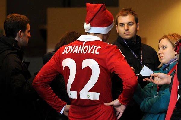 Marko Jovanović dostosował się do nastroju mikołajkowego.