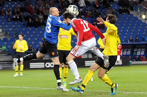 Tym razem bramkarz Widzewa Maciej Mielcarz uprzedził Cwetana Genkowa.