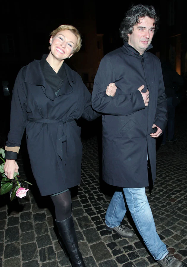 "Jestem taka szczęśliwa!" - zdaje się mówić promienny uśmiech Popek.