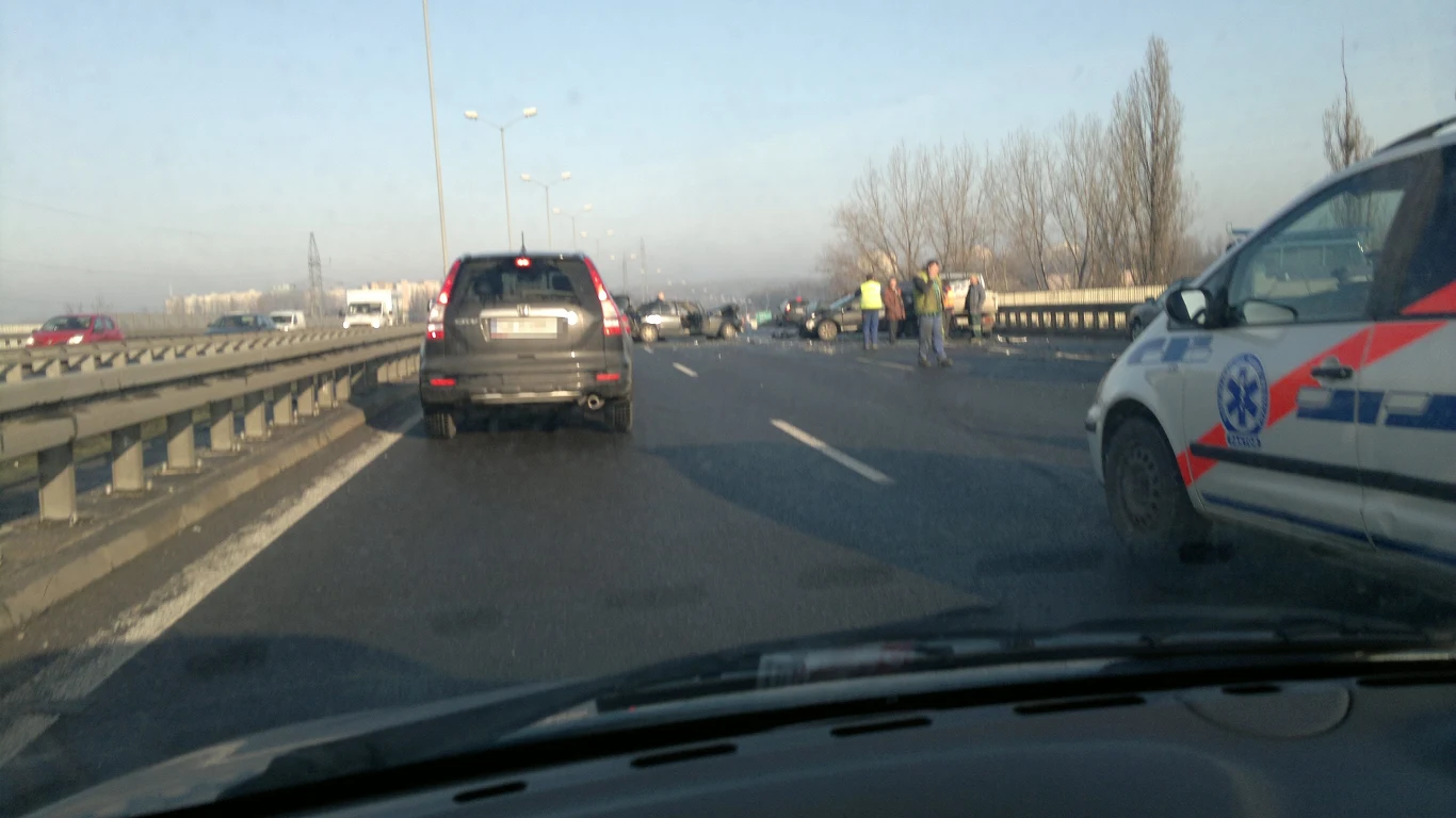 Wypadek na Drogowej Trasie Średnicowej na zjeździe do Bytomia