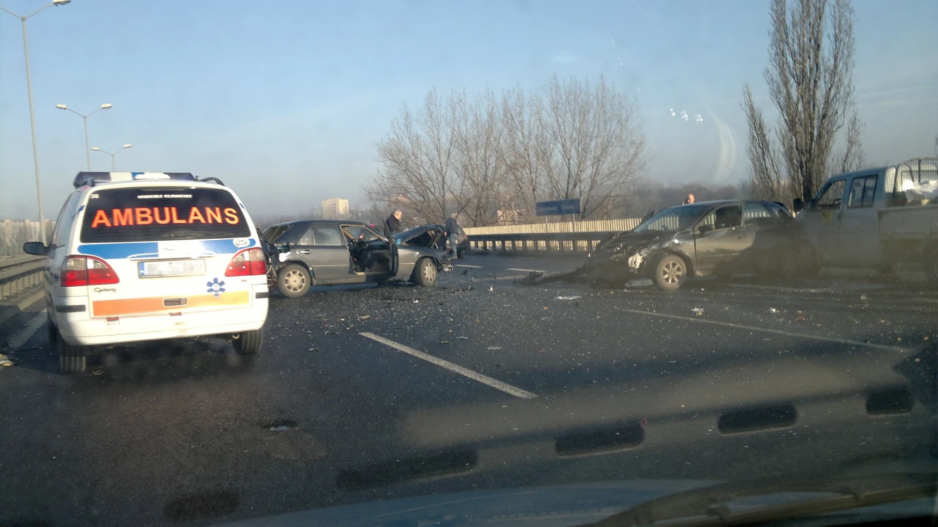 Wypadek na Drogowej Trasie Średnicowej na zjeździe do Bytomia