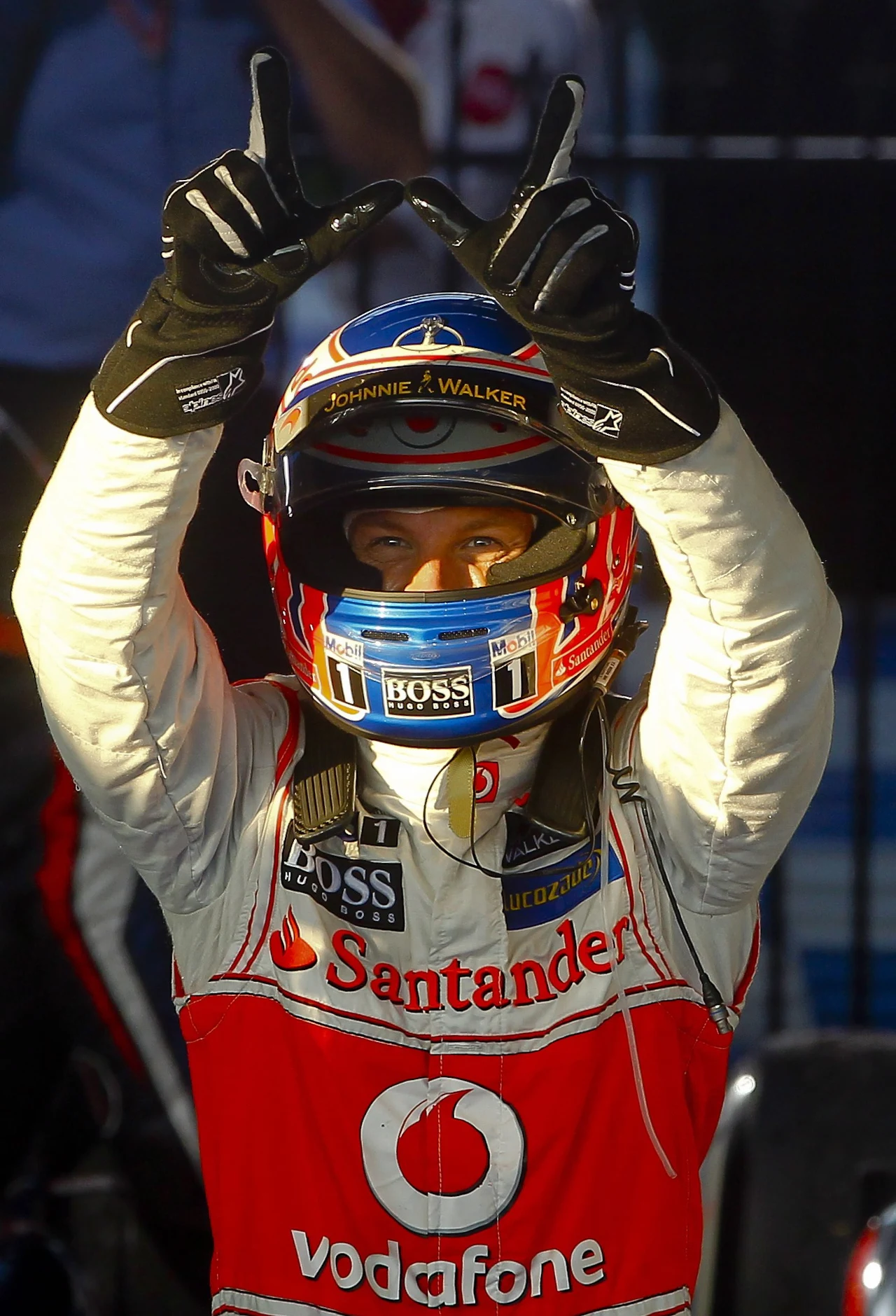 Jenson Button cieszy się ze zwycięstwa