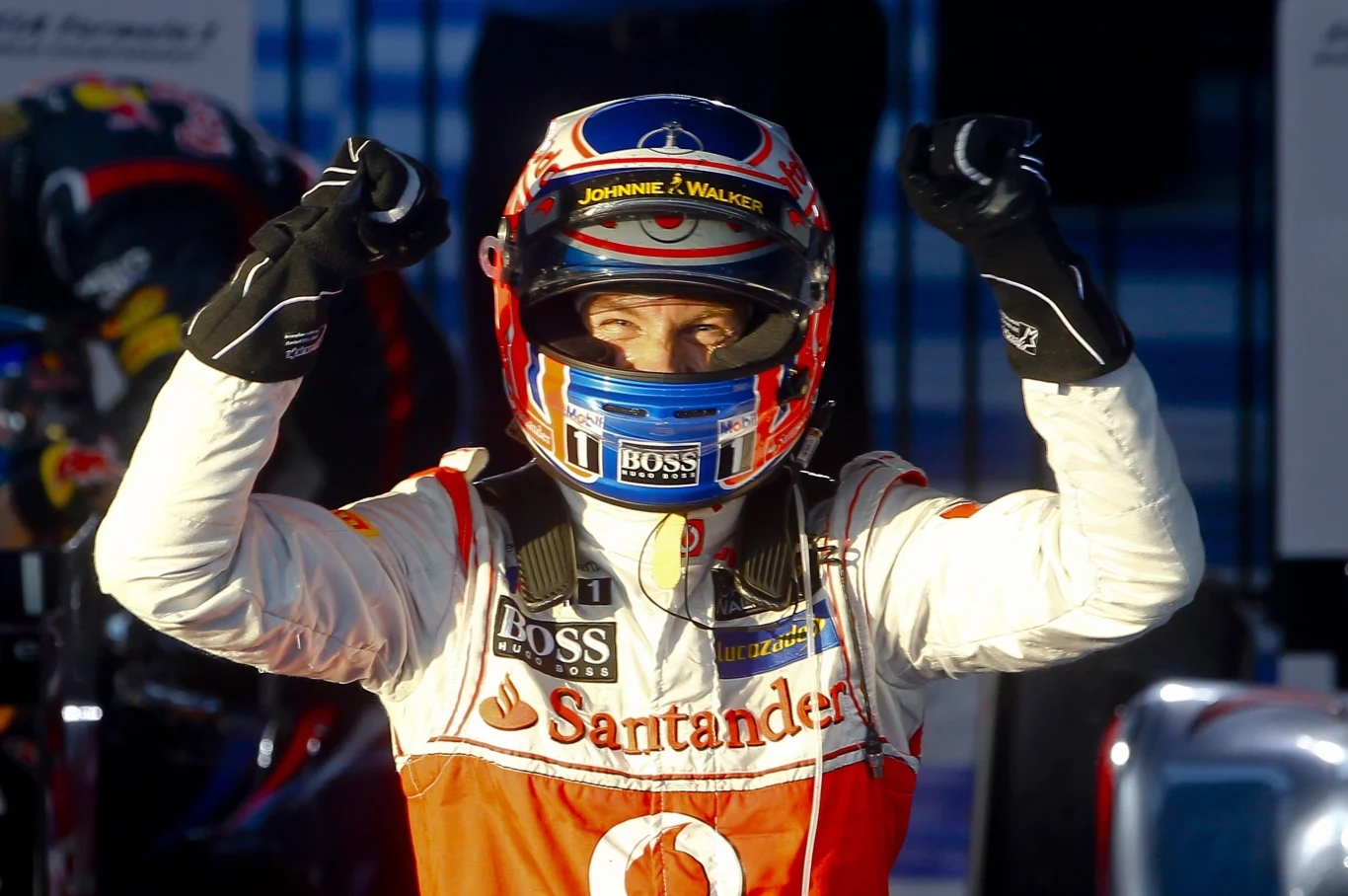 Jenson Button cieszy się ze zwycięstwa