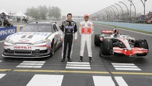 Lewis Hamilton w samochodzie serii NASCAR! 