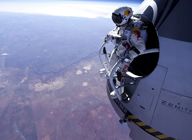 Chwilę przed skokiem z prawie 22 tys. m /fot. Red Bull