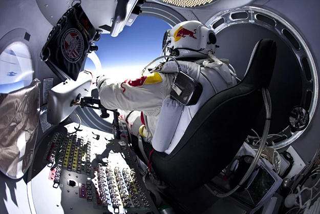 Felix Baumgartner w kapsule /fot. Red Bull