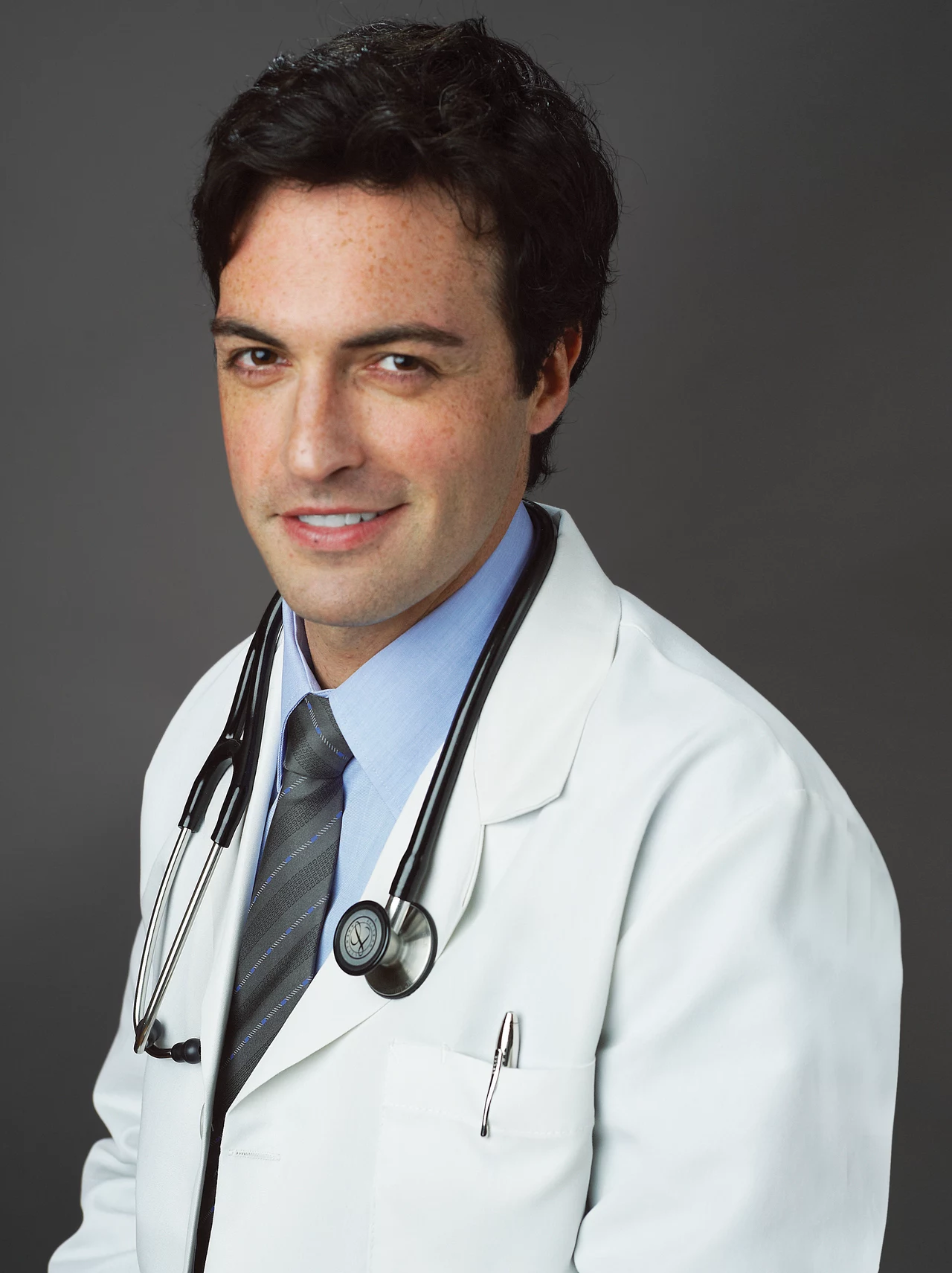 Reid Scott jako dr Todd Miller