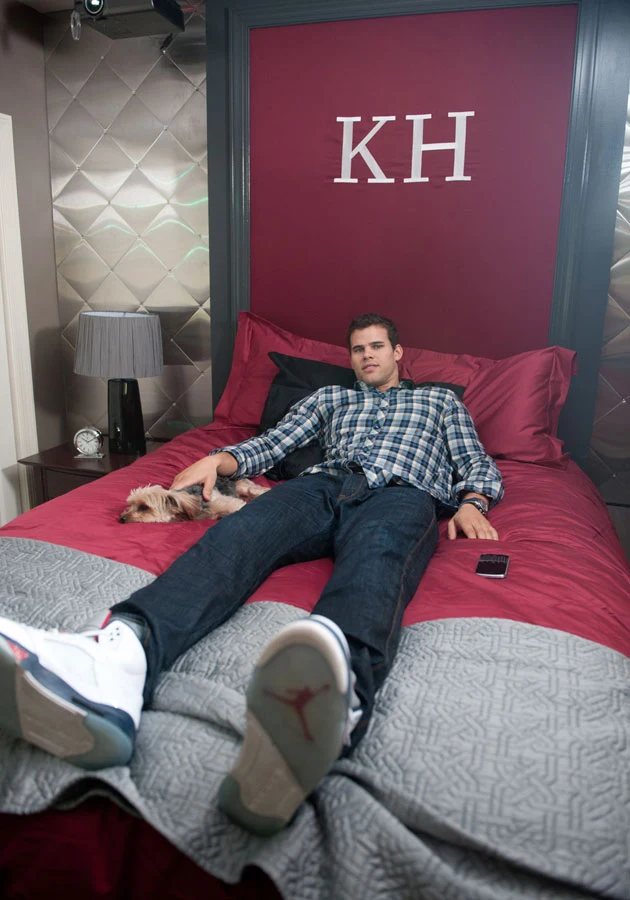 Po rozstaniu z Kim Kris na nowo korzysta z uroków kawalerskiego życia Po rozstaniu z Kim Kris na nowo korzysta z uroków kawalerskiego życia