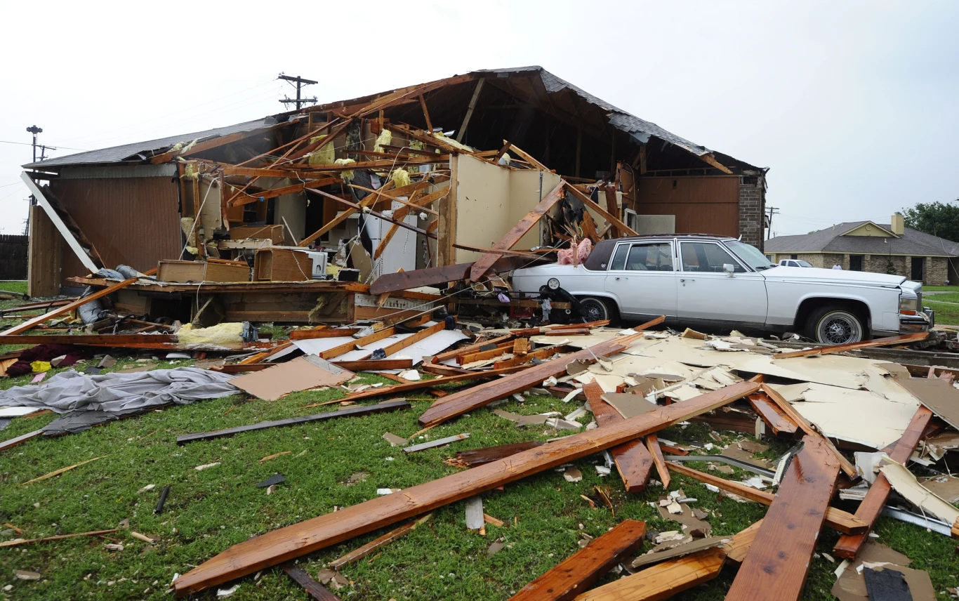 Zniszczenia po tornado w Teksasie