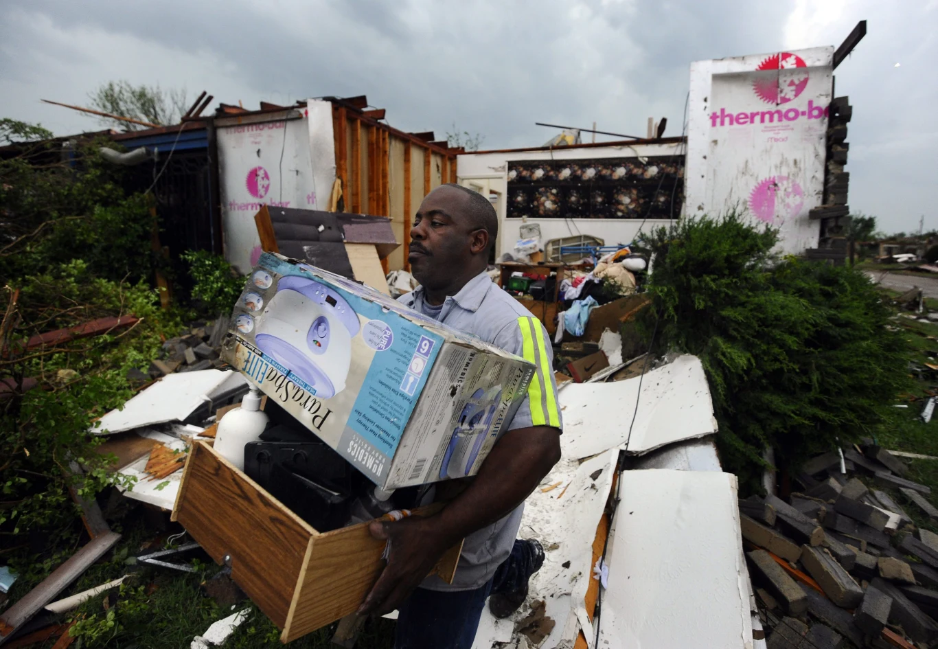 Zniszczenia po tornado w Teksasie