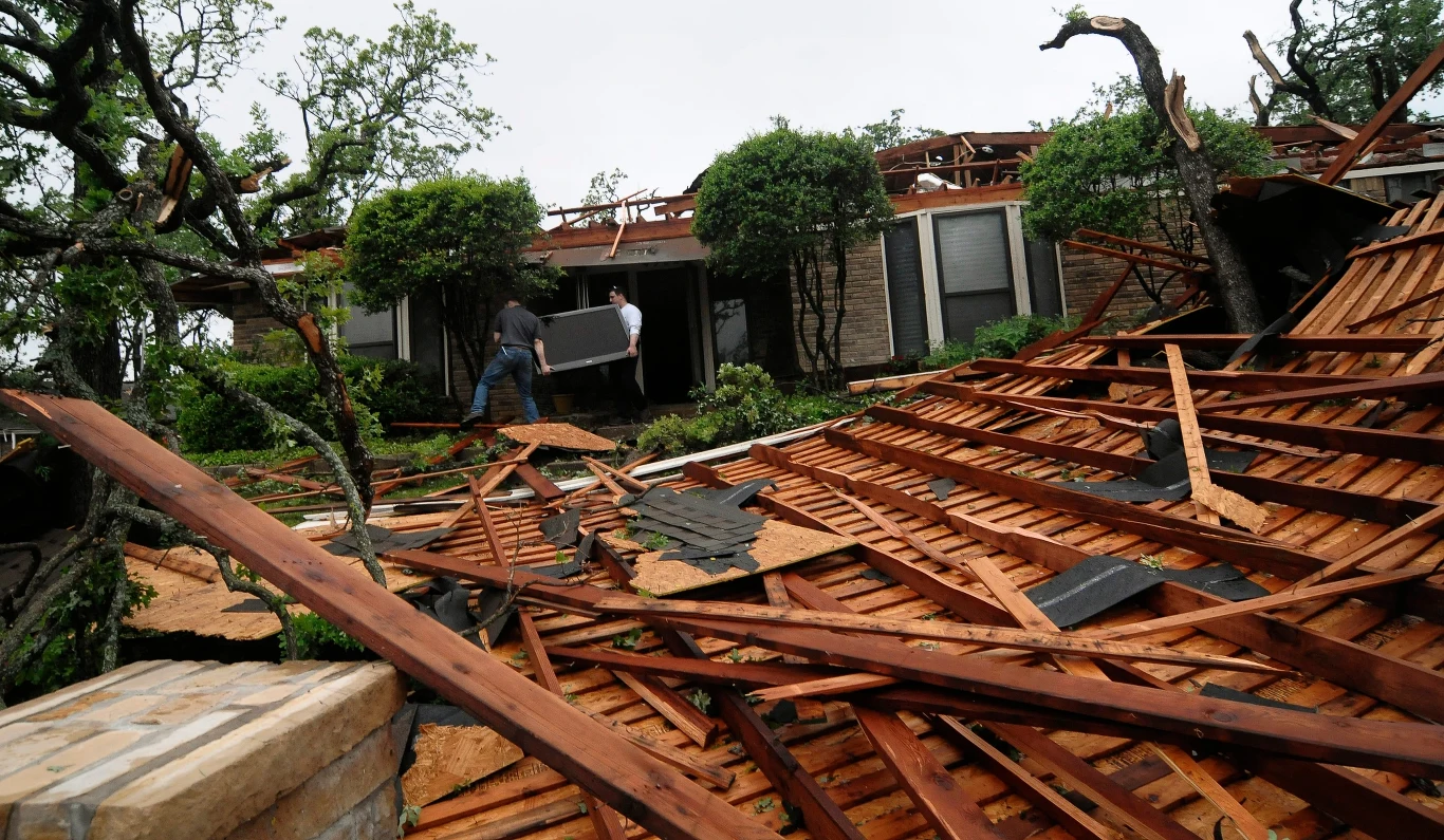 Zniszczenia po tornado w Teksasie