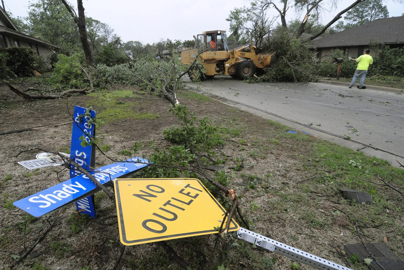 Zniszczenia po tornado w Teksasie
