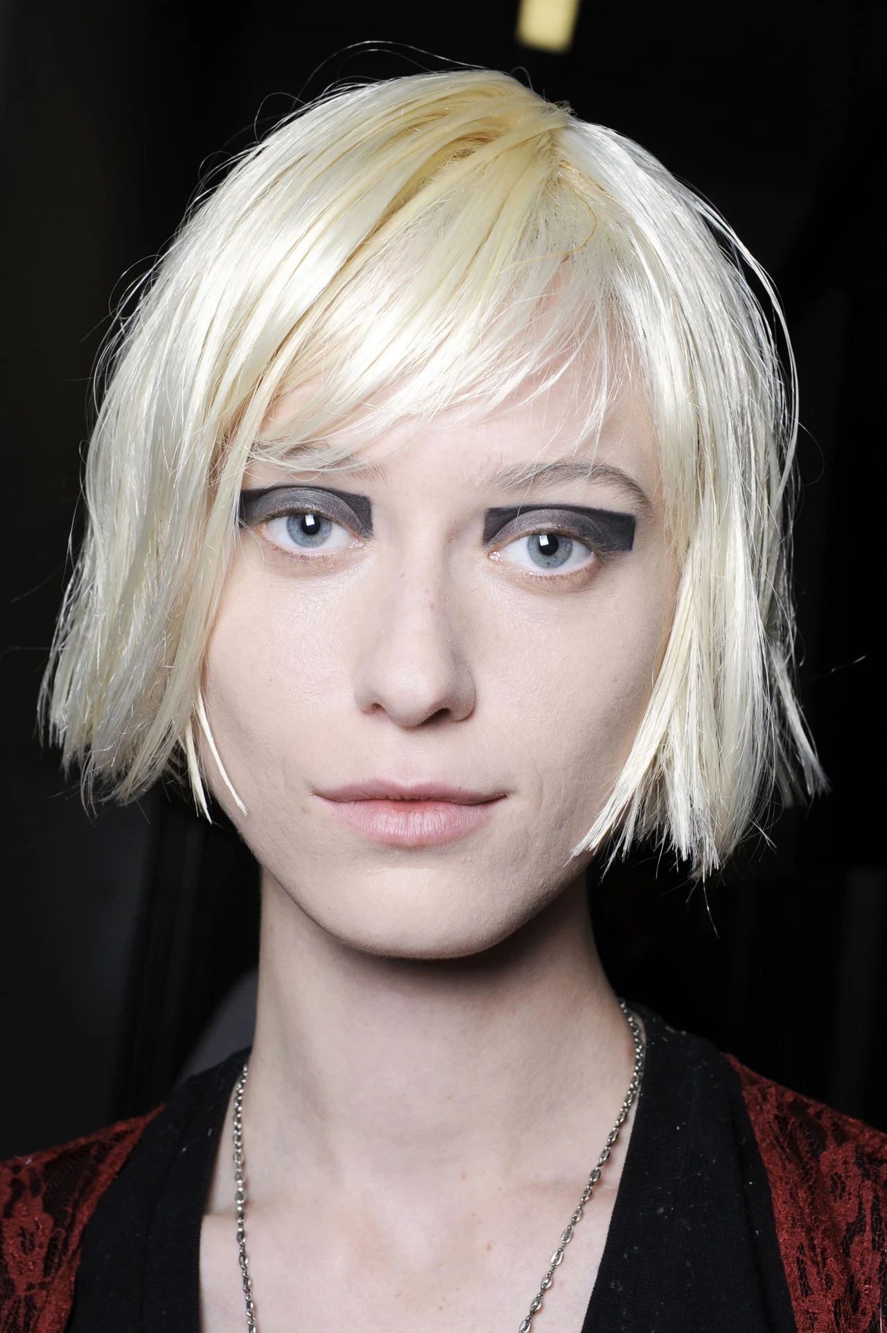 Modelka na pokazie Emporio Armani wiosna-lato 2012 Modelka na pokazie Emporio Armani wiosna-lato 2012