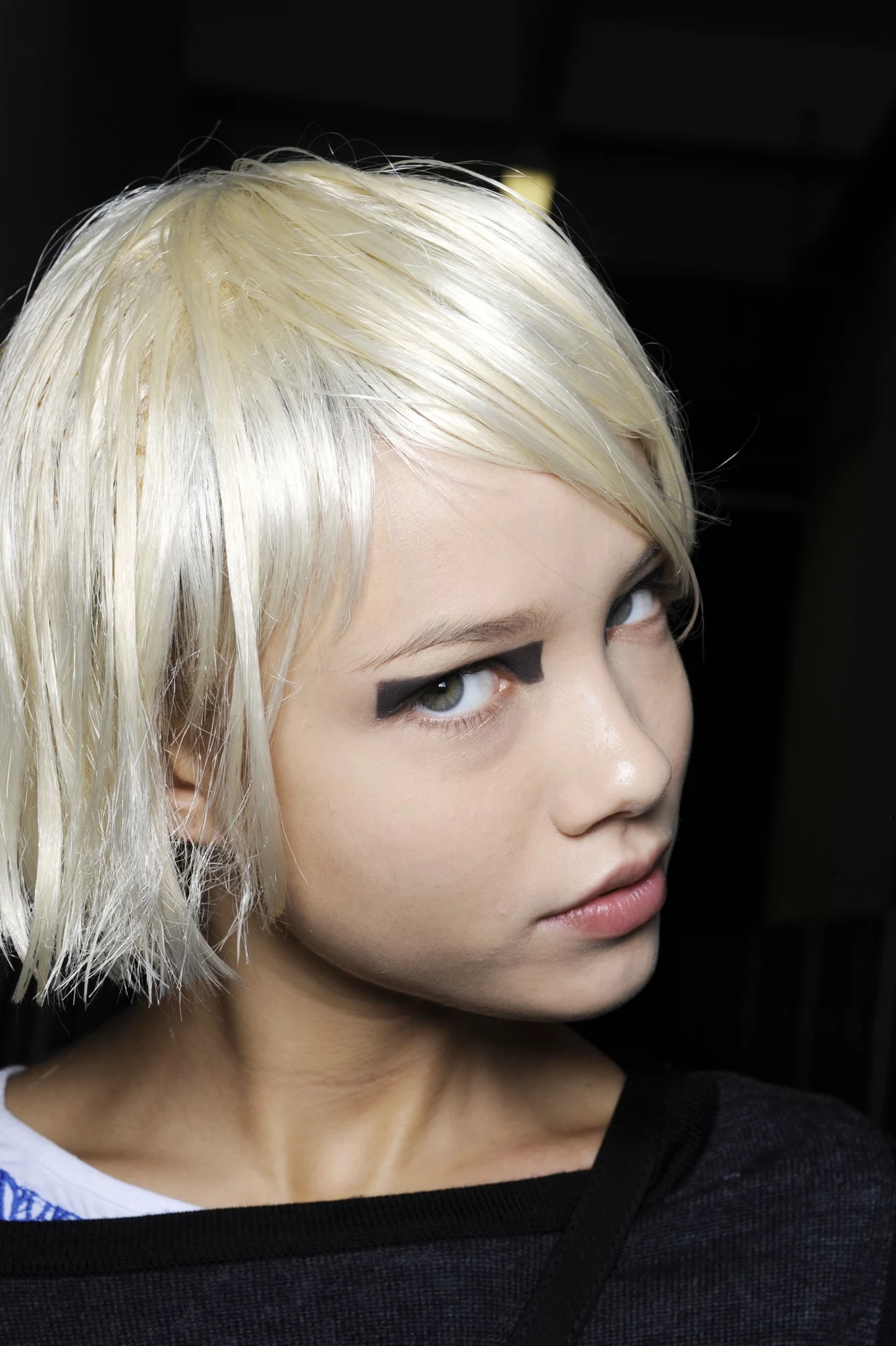 Modelka na pokazie Emporio Armani wiosna-lato 2012 Modelka na pokazie Emporio Armani wiosna-lato 2012