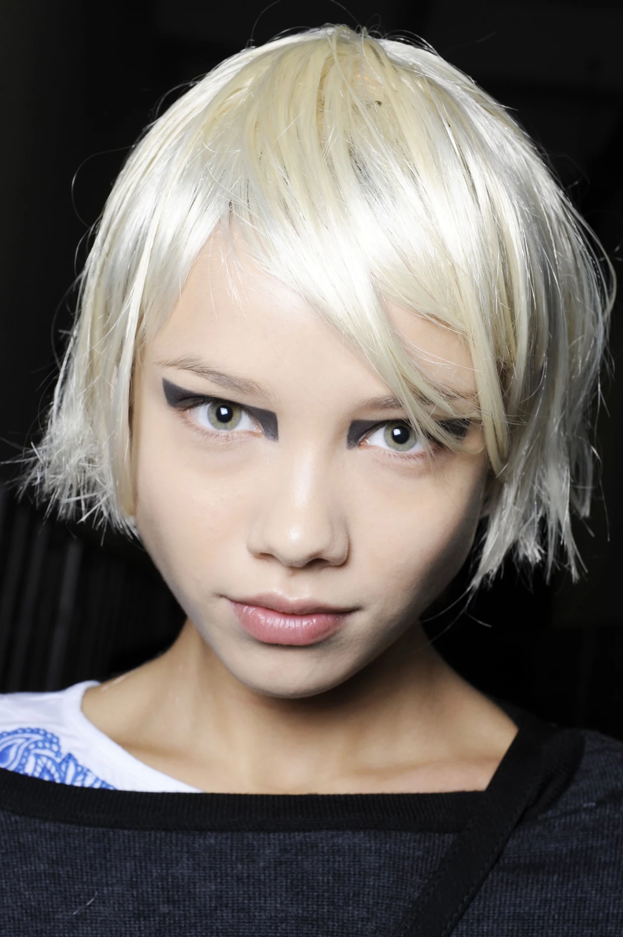 Modelka na pokazie Emporio Armani wiosna-lato 2012 Modelka na pokazie Emporio Armani wiosna-lato 2012