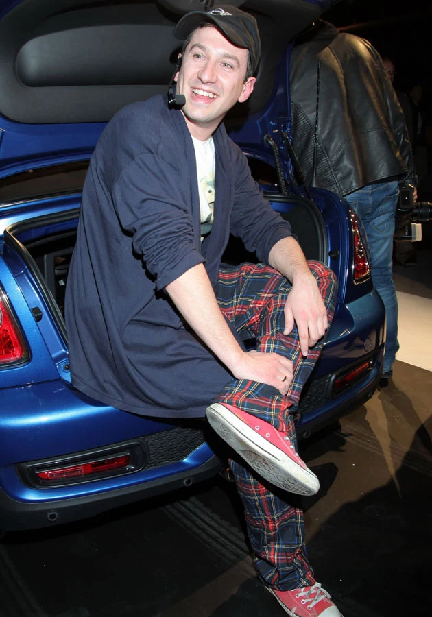 Maciek na premierze nowego Mini Coopera. Maciek na premierze nowego Mini Coopera.