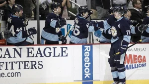 Jewgienij Małkin (nr 71) strzelił dwa gole w meczu z Predators