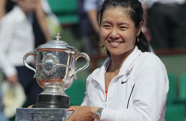 Na Li z trofeum za zwycięstwo w turnieju im. Rolanda Garrosa