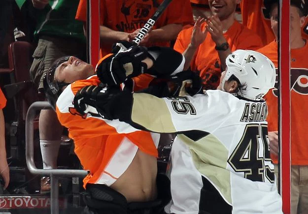 Arron Asham (z prawej)