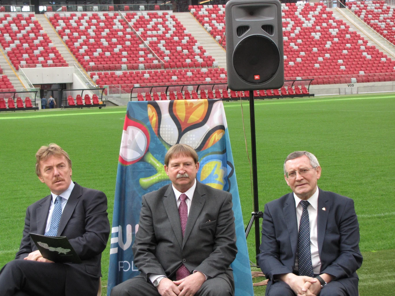 Bilety na Euro 2012 zaprezentowano na Stadionie Narodowym, gdzie odbędzie się inauguracyjny mecz mistrzostw świata. 