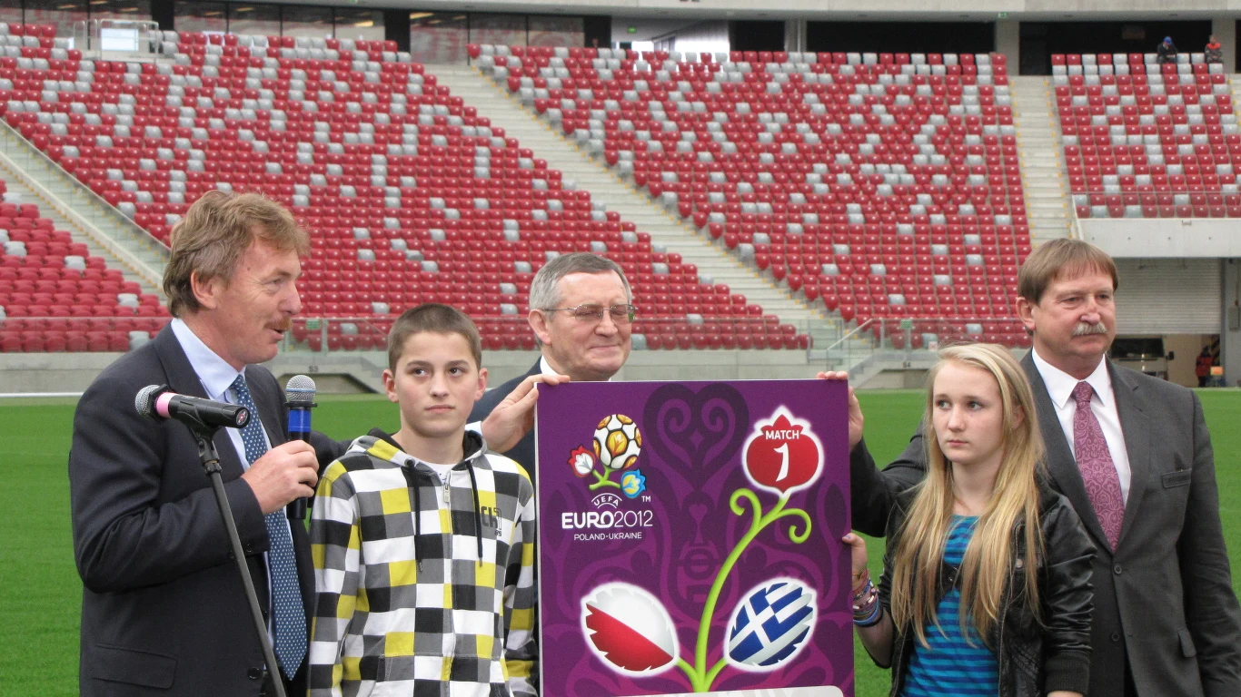Bilety na Euro 2012 zaprezentowano na Stadionie Narodowym, gdzie odbędzie się inauguracyjny mecz mistrzostw świata. 