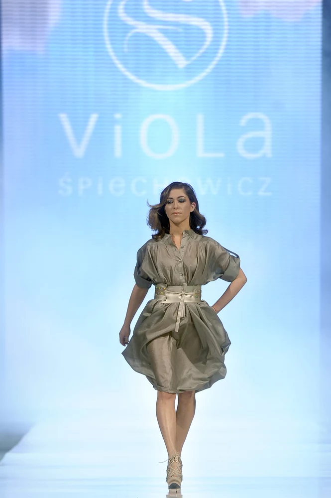 Natalia Kukulska na wybiegu w kreacji Violi Śpiechowicz Natalia Kukulska na wybiegu w kreacji Violi Śpiechowicz
