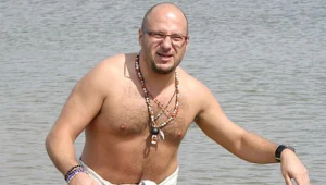 Piotr Gąsowski w jeziorze 