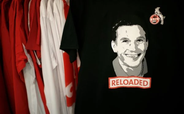 Gdy Podolski rozgrywał ostatni mecz z Monachium, fani w Kolonii już czekali na swojego idola. Widać to było w klubowym sklepiku.