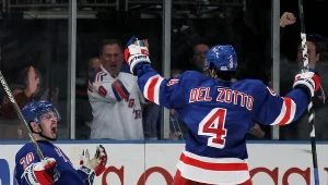 Z lewej Chris Kreider, hokeista New York Rangers