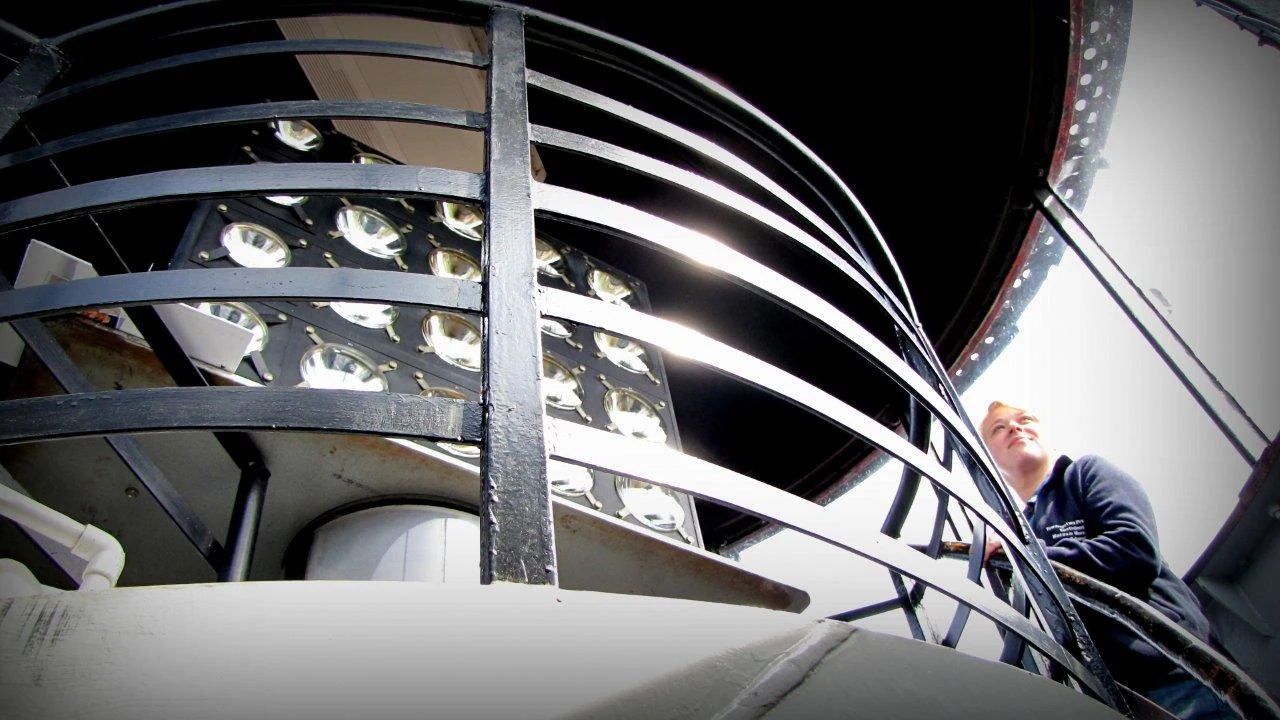 na szczyt latarni prowadzą kręte schody